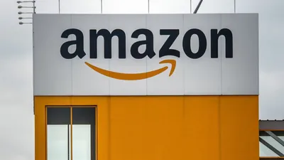 Amazon незаметно подправил логотип, который, по мнению некоторых, напоминал усы Гитлера — The New York Times картинки