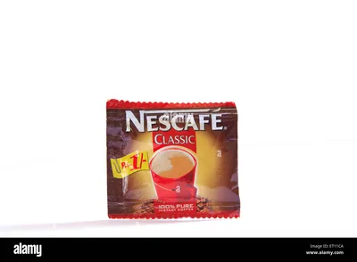 красная кружка Nescafe на фоне разбросанных кофейных зерен Фотография, картинки, изображения и сток-фотография без роялти. Изображение 141310623. картинки