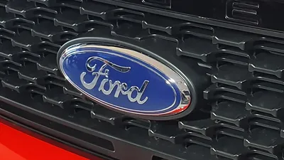 Изображение Коимбатура, Тамилнаду, Индия - 26 декабря 2020 г.: макрос логотипа Ford крупным планом. Логотип Форда. Ее основал Генри Форд. Ford Motor Company — американская многонациональная компания-CL323675-Picxy картинки