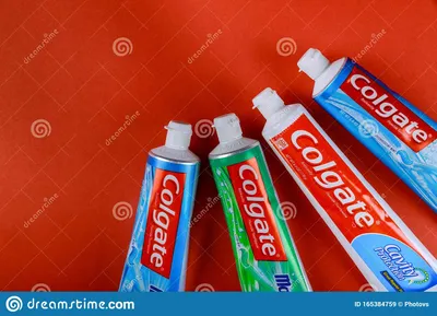 Закройте зубную пасту Colgate для гигиены полости рта. продукты бренда Colgate производятся компанией Colgate-Palmolive Фотография, картинки, изображения и сток-фотография без роялти. Изображение 132885936. картинки