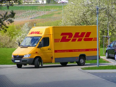 DHL - Корпоративный брендинг - STRICHPUNKT DESIGN картинки