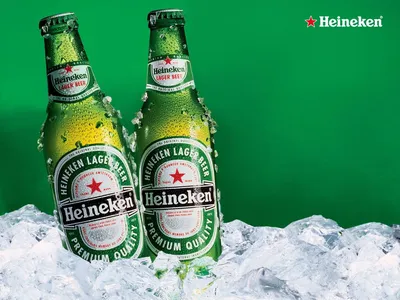 Логотип голландского пивного бренда Heineken на этикетке одной из пивных бутылок компании Фото со стока - Alamy картинки