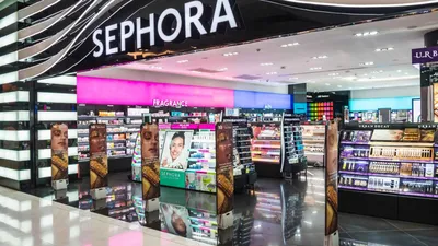 Sephora и Moschino объединяются для создания коллекции косметики на тему школьных принадлежностей | Очарование картинки