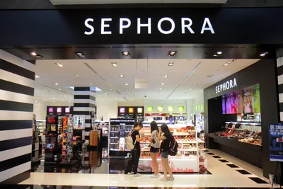 Магазин парфюмерии Sephora – Стоковое редакционное фото © radub85 #33042835 картинки