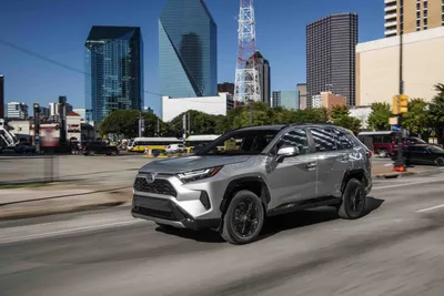 Посмотреть фотографии Toyota RAV4 2022 года выпуска картинки