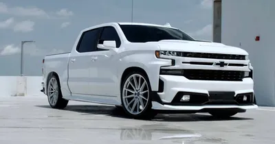 Скачать обои Белый Chevy, упавший грузовик картинки