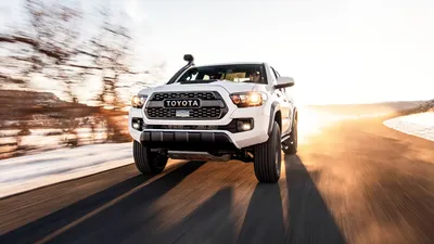 Toyota Tacoma TRD Pro преодолевает путь, по которому погиб грузовик картинки