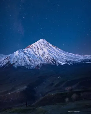 🇮🇷 Звезды над горой Дамаванд (Мазандаран, Иран) от Маджида Бехзада (@mbehzadpix) в Instagram | Путешествие в Иран, Instagram, Природные достопримечательности картинки