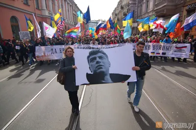 Марш в Санкт-Петербурге: На антивоенном марше в Санкт-Петербурге звучал  гимн Украины. ВИДЕО+ФОТО « Видео | Мобильная версия | Цензор.НЕТ картинки