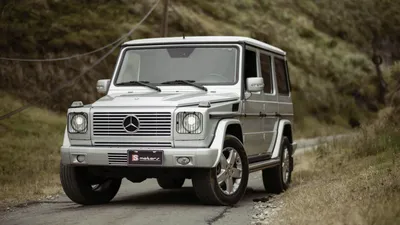 Скачать 2048x1152 mercedes-benz g500, mercedes-benz, машина, внедорожник,  серый, серебристый, вид спереди обои, картинки ультраширокий монитор картинки