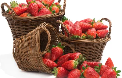 Обои корзинки, strawberries, клубники, свежие ягоды, fresh berries, baskets  картинки на рабочий стол, раздел еда - скачать картинки