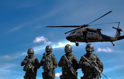 Обои оружие, вертолет, воины, спецназ, helicopter, blue sky, weapons,  голубое небо, warriors, special forces, protective suits, группа военных,  на страже родины картинки на рабочий стол, раздел мужчины - скачать картинки