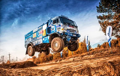 Обои Спорт, Машина, Скорость, Полет, Грузовик, Гонка, Мастер, Россия,  Kamaz, Rally, Dakar, КАМАЗ-мастер, Дакар, Ралли, Камаз, В воздухе картинки  на рабочий стол, раздел грузовики - скачать картинки