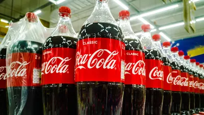 В Москве нашли «подозрительную» Coca-Cola. Роспотребнадзор начал проверку |  РБК Life картинки