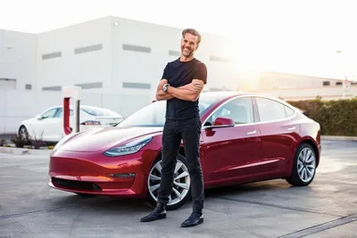 Главный дизайнер Tesla раскритиковал Apple и сказал, что от неё нечего ждать картинки