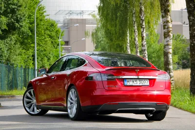 Немец проехал на Tesla Model S 1,7 миллиона километров, заменив 12 моторов  — Motor картинки