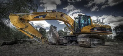 Скачать обои и картинки caterpillar 330c, экскаватор, гусеничный движитель,  ковш, земля для рабочего стола в разрешении 3039x1386 картинки