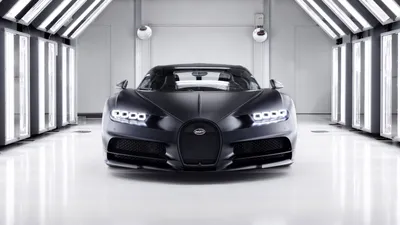 Серебристый автомобиль Bugatti Chiron Noire 2020 года в гараже - обои для  рабочего стола, картинки, фото картинки