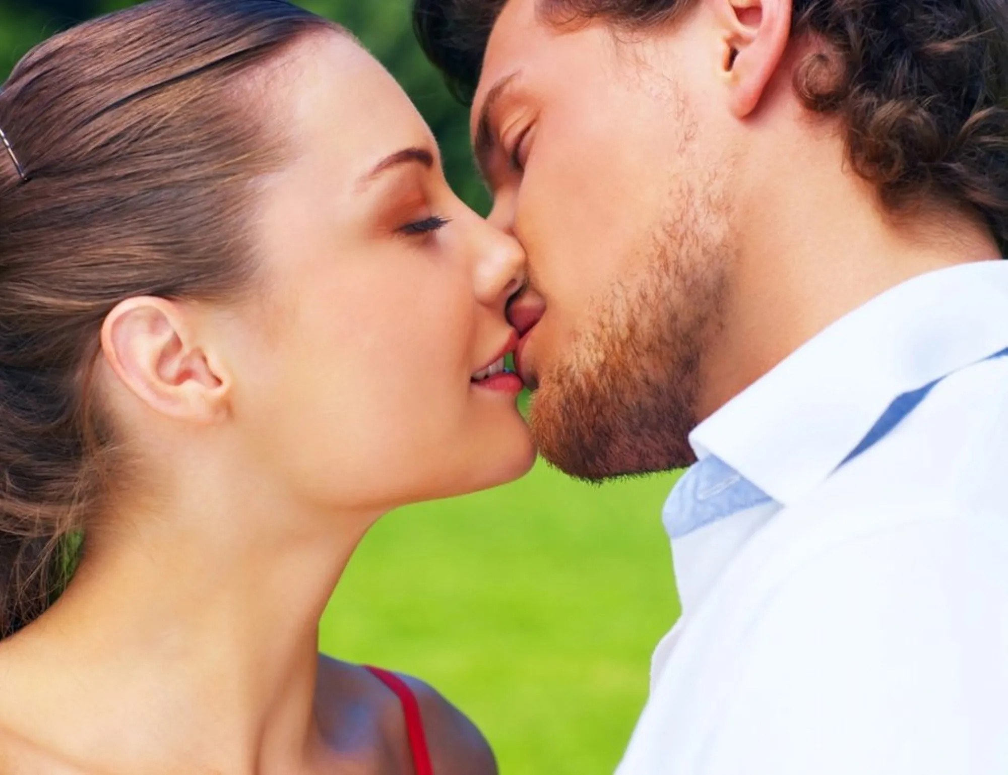 Приснился поцелуй с мужчиной. Поцелуй взасос. Красивый поцелуй. Поцеловаться с парнем. Первый поцелуй в губы.