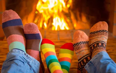 Обои семья, носки, fire, камин, happy, cute, socks, family картинки на  рабочий стол, раздел настроения - скачать картинки