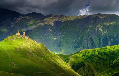 Обои горы, Грузия, Kazbegi, хуясе, Khevi Province картинки на рабочий стол,  раздел пейзажи - скачать картинки