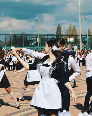 Последний звонок, идеи фото | Фото выпускного вечера, Школьная одежда для  девочек, Школьные фото картинки