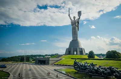 Скачать обои Родина-мать, монумент, скульптура, Киев бесплатно для рабочего  стола в разрешении 2400x1570 — картинка №615094 картинки