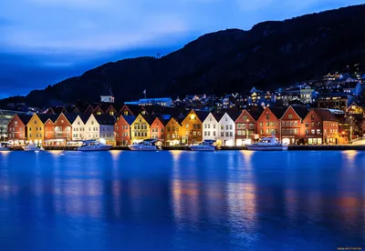 Обои Bergen, Norway Города Берген (Норвегия), обои для рабочего стола,  фотографии города, - огни ночного города, bergen, берген, norway, норвегия,  город, ночь, огни, дома, здания, гавань, лодки Обои для рабочего стола,  скачать картинки