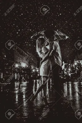 Картинки по запросу фото страстный поцелуй под зонтом | Rain photography,  Couple in rain, Dancing in the rain картинки