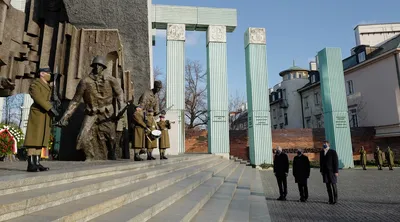 Представители властей Польши и ФРГ отметили 50-ю годовщину жеста покаяния  Вилли Брандта - Русская редакция - polskieradio.pl картинки