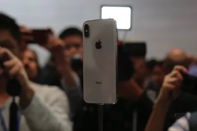 Живые фото и видео iPhone X в черном и серебристом цветах картинки