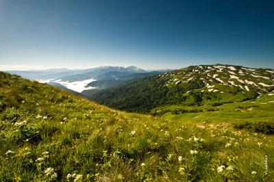 Горный фото пейзаж Лаго-Наки: с этого маршрута к горе Оштен видно гору  Гузерипль картинки