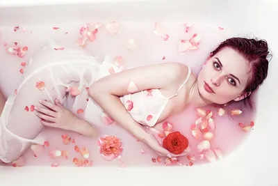 Фотосессия в ванной с молоком | Milk bath photography картинки