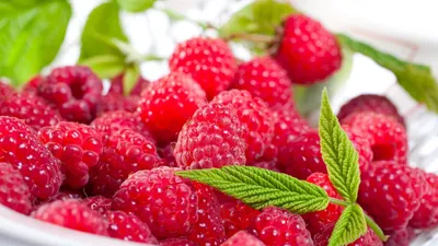 Картинка fruits, продукты питания, малина, raspberries, фрукты, food  2560x1440 скачать обои на рабочий стол бесплатно, фото 68342 картинки