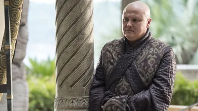 Varys in der 8. Staffel из «Игры престолов»: Wird der Eunuch zum Drachenreiter? - Сериал Новости - FILMSTARTS.de картинки