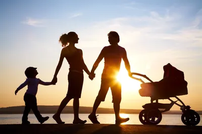 Mother, Father and Children Family Walking Having Fun At Beach Stock Photo  by ©spotmatikphoto 21713987 картинки