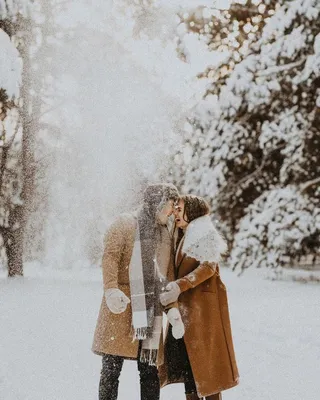 Зимняя фотосессия пары в снежном лесу. Снег на голову. Винтаж | Фотосессия,  Парные фотосессии, Винтаж картинки