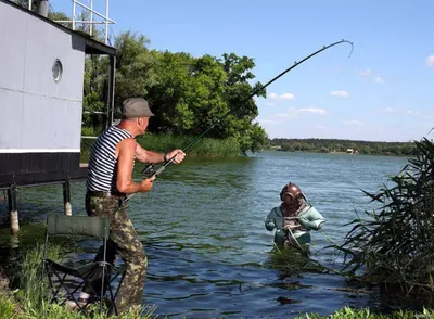 Приколы на рыбалке : БАБУШКИ РЫБАЧКИ поймают рыбу даже в ручье.Fishing 2015  — Видео | ВКонтакте картинки