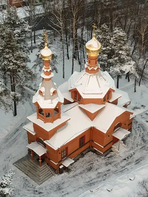 Церковь на озере зимой | Премиум Фото картинки