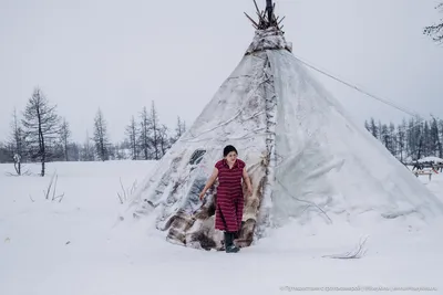 Ледяная дорога через горы тундры в Teriberka зимой. Удивительные красочный  арктический ландшафт Стоковое Изображение - изображение насчитывающей  потеха, величественно: 207579093 картинки