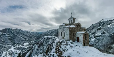 Успенский храм зимой (фото). – Официальный сайт Успенского кафедрального  собора в г. Сергиев Посад картинки